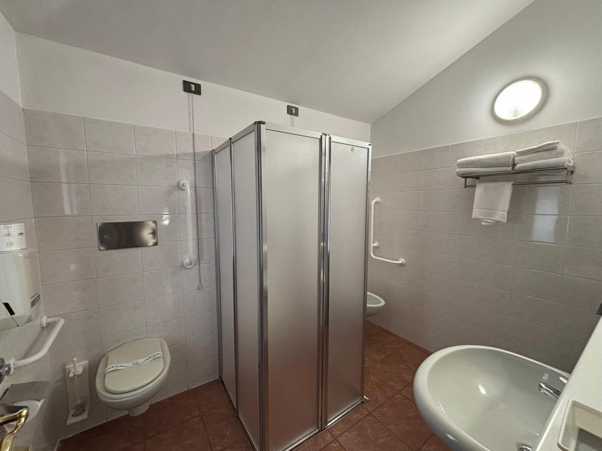 Villa Nasti Hotel Ristorante Canzo Luaran gambar